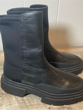 DKNY Women's Fleming Lug Sole Booties black leather Sz 9M Club Moto